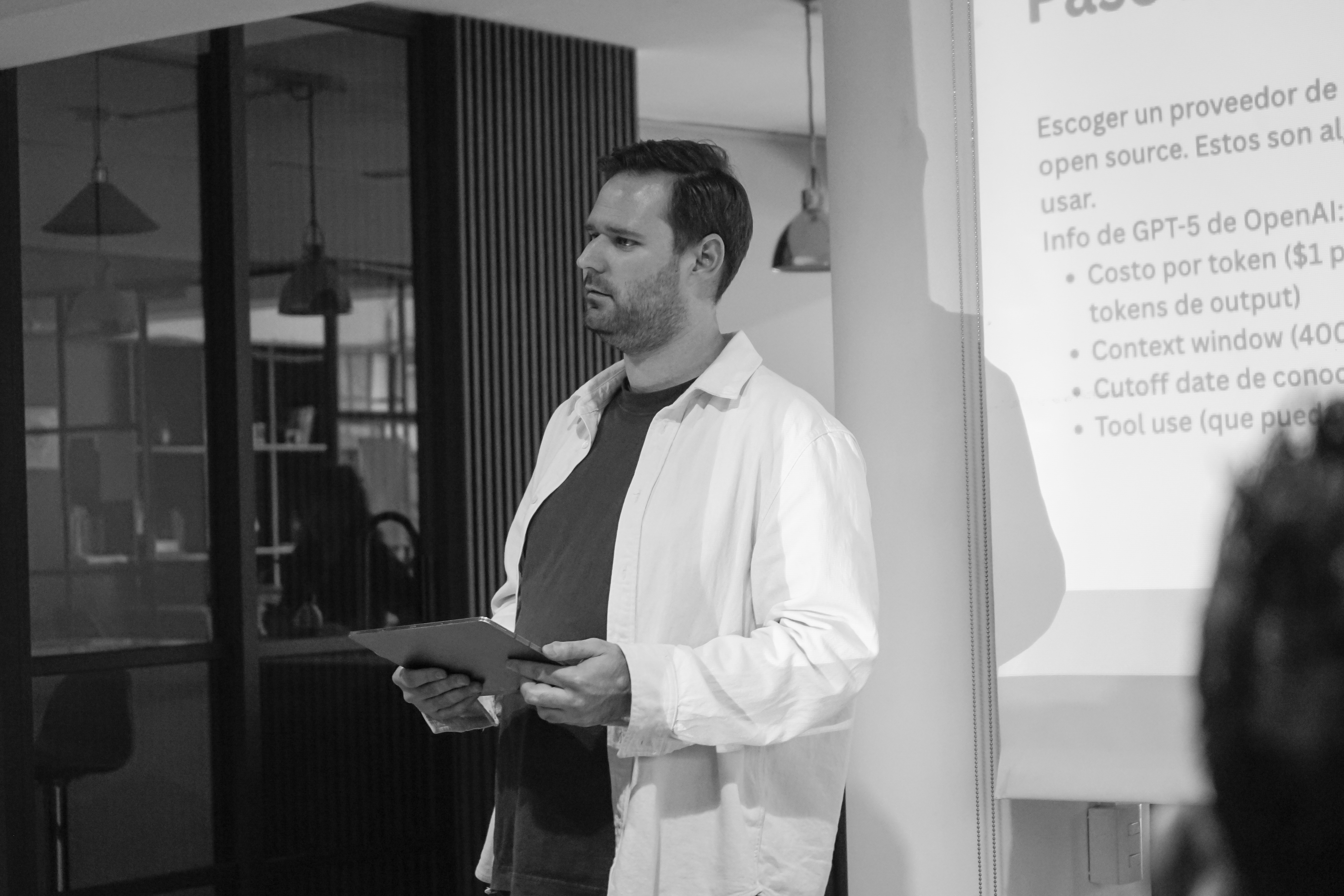 Alejandro Krasovsky presenting at AI/IA CDMX meetup